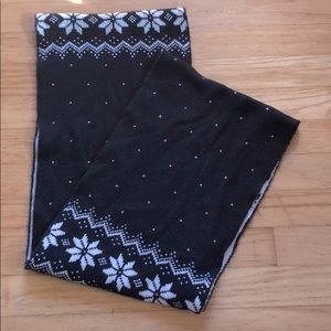 Hollister black and white snowflake infinity scarf